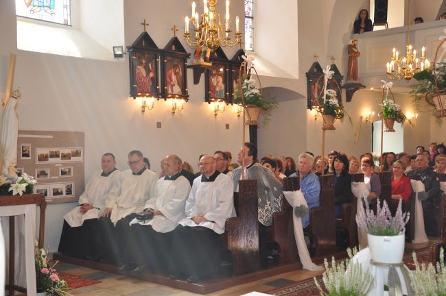 Poświęcenie ołtarza w Chróścinie Nyskiej