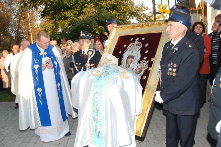 Uroczystości maryjne w Ćmielowie 