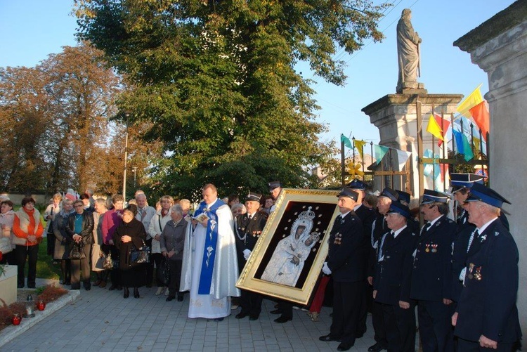 Uroczystości maryjne w Ćmielowie 