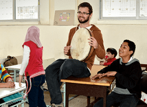 Michał jako wolontariusz pracował z małymi uchodźcami syryjskimi