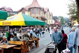 Inwestycje w źródła geotermalne obniżyłyby koszty utrzymania w mieście, a dla turystów byłyby dodatkową atrakcją 