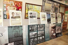  Spotkaniom z historią towarzyszyły wystawy prezentowane w domu kultury na lubelskim LSM-ie