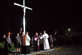 Krzyż i plac pod budowę kościoła poświęcił bp Andrzej F. Dziuba