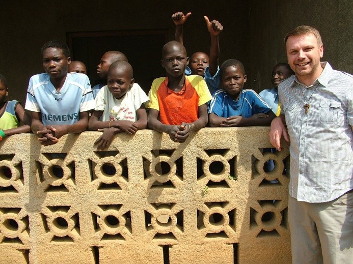 Ks. Mateusz Dziedzic pracuje w Bouar w Republice Środkowoafrykańskiej