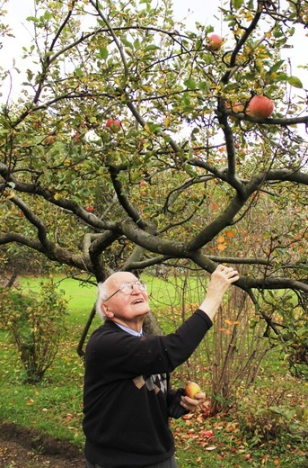 Stuletni ks. Józef Strączek z Porąbki