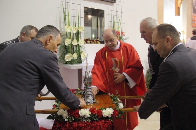 Wprowadzenie relikwii bł. ks. Jerzego Popiełuszki 