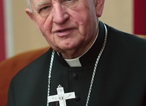 Arcybiskup senior Damian Zimoń ur. 25 października 1934 r. w Niedobczycach. W latach 1985–1992 biskup diecezji katowickiej, w latach 1992–2011 arcybiskup metropolita katowicki. Doktor nauk teologicznych w zakresie liturgiki.