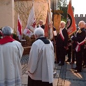  Uroczystości przy pomniku na placu katedralnym