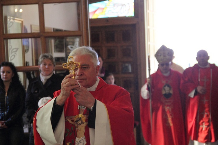 Wprowadzenie relikwii bł. ks. Jerzego Popiełuszki