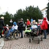 Protestują rodzice niepełnosprawnych dzieci