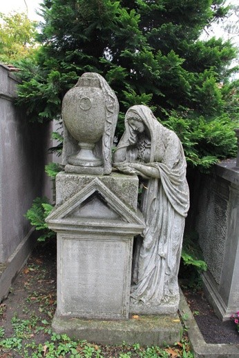 Najstarszy zachowany pomnik na cmentarzu