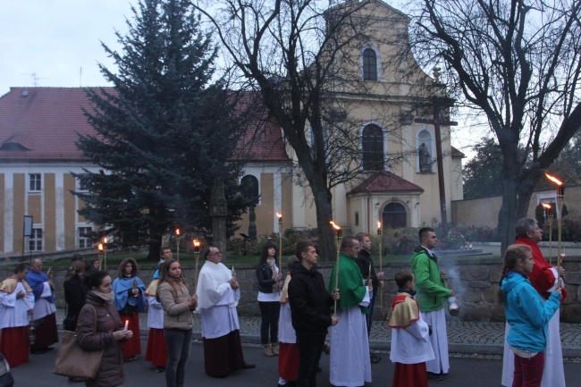 Tam świętych noszą na rękach