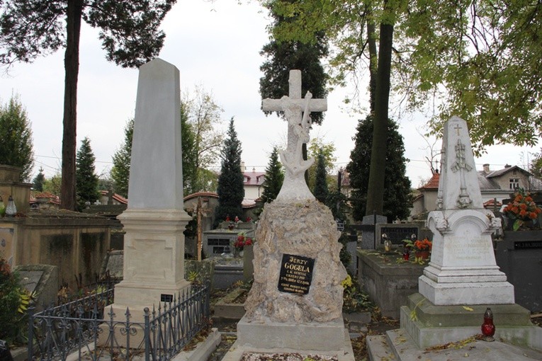 Internetowa wyszukiwarka obejmuje trzy tarnowskie cmentarze