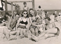  Na plaży fajnie jest. Sopot 1946 rok 
