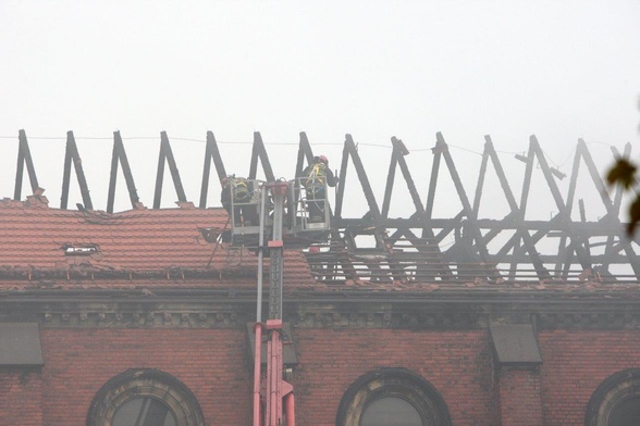 Sosnowiec: Ustalają przyczyny pożaru katedry