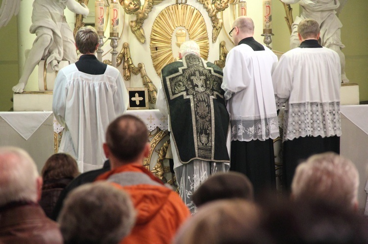 Msza Requiem za prymasów w Skierniewicach