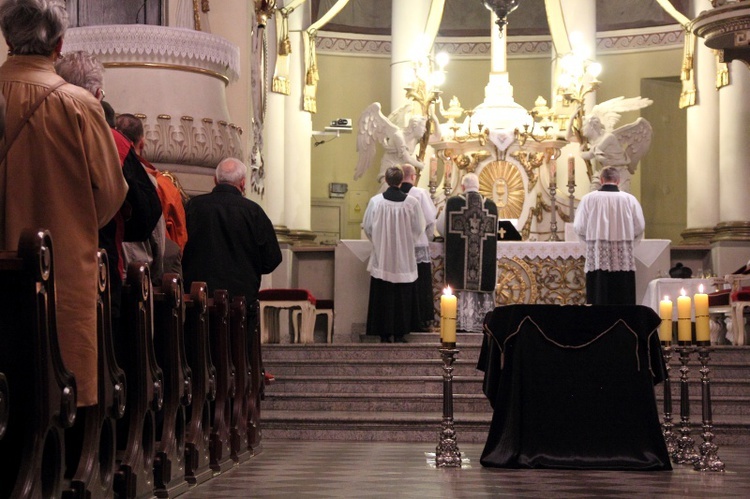 Msza Requiem za prymasów w Skierniewicach