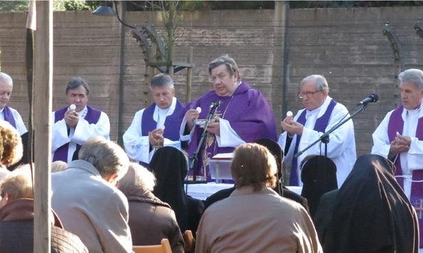 Zaduszki w byłym KL Auschwitz