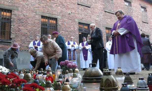 Zaduszki w byłym KL Auschwitz