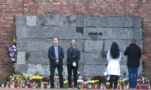 Zaduszki w byłym KL Auschwitz