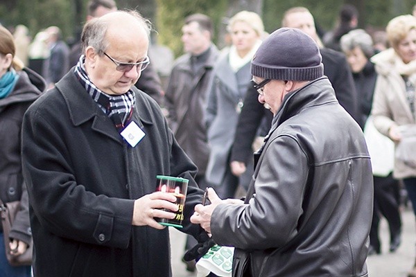 W tym roku już po raz 11. odbyła się zbiórka pieniędzy, która pozwoli na ratowanie zabytkowych grobów