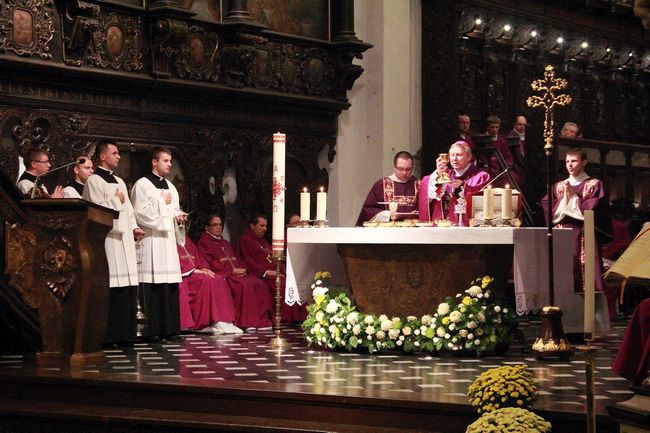 Msza św. za zmarłych biskupów i kapłanów