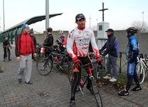 Rowerzysci wyruszyli sprzed pomnika powstańców styczniowych w Łowiczu