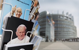 Papież Franciszek dzięki swoim wielkim poprzednikom i osobistej charyzmie będzie słuchany w Strasburgu z dużą uwagą 