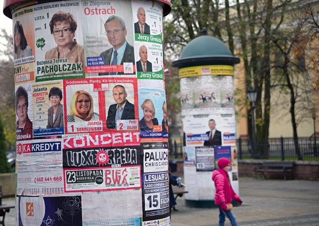 W wielu miejscach plakaty wyborcze na razie jeszcze nie znikną