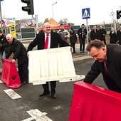 Marszałek Adam Struzik i prezydent Andrzej Nowakowski w czasie otwarcia pierwszego odcinka obwodnicy Płocka