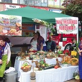  Panie z różnych stowarzyszeń przygotowały moc smakołyków