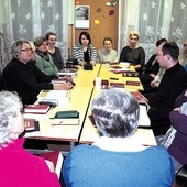 Członkowie nie tylko chcą czytać Pismo Święte, ale też żyć jego treścią