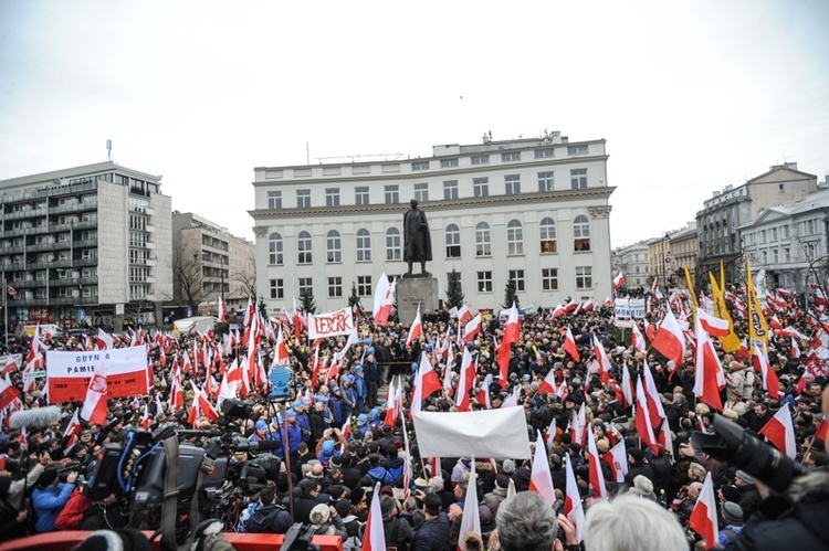 Marsz z różami