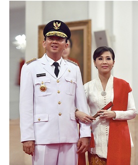 Basuki Purnama z żoną Veronicą podczas  uroczystości zaprzysiężenia na gubernatora stolicy Indonezji – Dżakarty