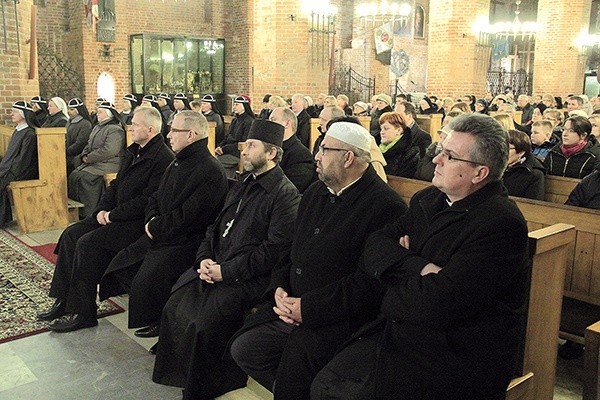  Uroczystość miała charakter ekumeniczny. Uczestniczyli w niej przedstawiciele innych religii i wyznań chrześcijańskich 