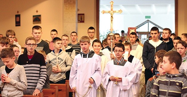 – Eucharystia jest szczytem naszego spotkania. Ona prowadzi nas także do spotkania z drugim człowiekiem  – mówi ks. Bartłomiej Matczak, diecezjalny duszpasterz służby liturgicznej ołtarza