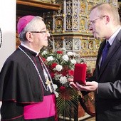 Abp Głódź odebrał nagrodę „Świadek Historii” z rąk dr. Łukasza Kamińskiego, prezesa Instytutu Pamięci Narodowej 