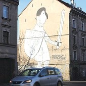  Mural z rycerzem jest jednym z niewielu w ostatnich czasach pozytywnych odniesień do chrześcijaństwa