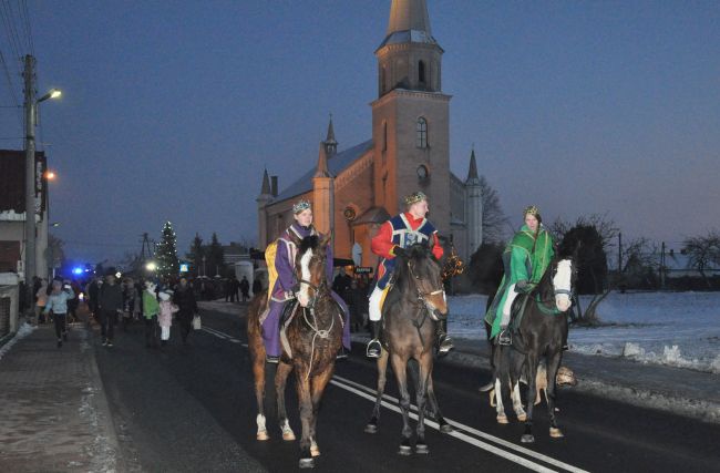 Orszak i koncert w Obrowcu