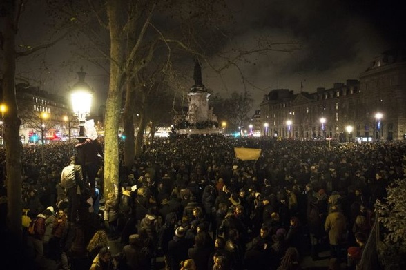 Wielotysięczne manifestacje po zamachu