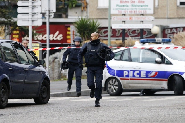 Strzelanina pod Paryżem, nie żyje policjantka