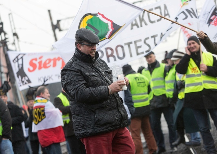 Związkowcy blokują tory