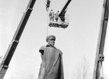Pomnik marszałka Koniewa stanął w Krakowie w 1987 r. Już 4 lata później, 9 stycznia 1991 roku  został zdemontowany  i wysłany do Kijowa