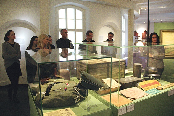  W Kulturhistorisches Museum ciągle można obejrzeć wystawę nt. nazizmu w Görlitz, o której opowiada Ines Anders (pierwsza z prawej)