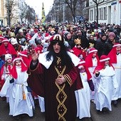 Gorzowski orszak zorganizował cały sztab służb ludzi związanych ze Stowarzyszeniem Pomocy Bliźniemu im. Brata Krystyna z Augustynem Wiernickim na czele, a także Stowarzyszenie Rodzin Katolickich, parafie, wspólnoty, stowarzyszenia, szkoły, przedszkola oraz wielu przyjaciół i wolontariuszy 