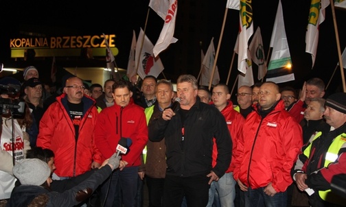 W manifestacji poparcia pod kopalnią "Brzeszcze" uczestniczył m.in. Piotr Duda, szef śląsko-dąbrowskiej "Solidarności"
