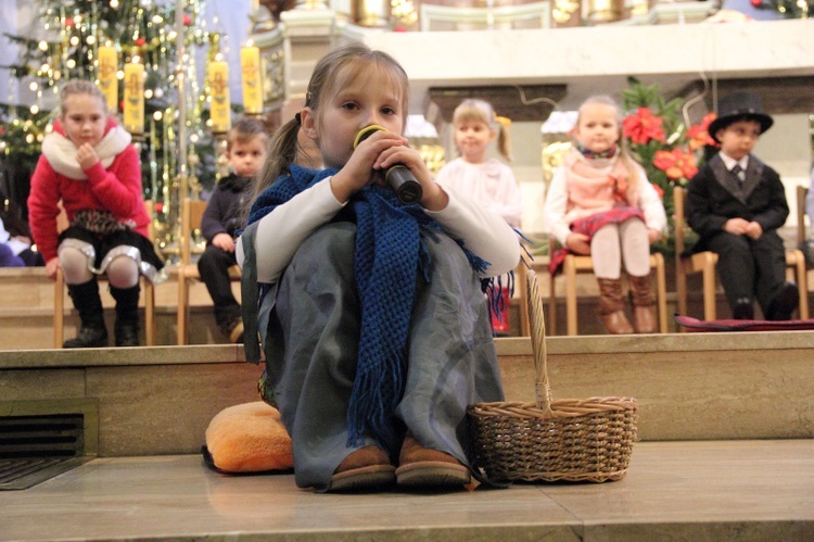 Przedstawienie przedszkolaków w Domaniewicach