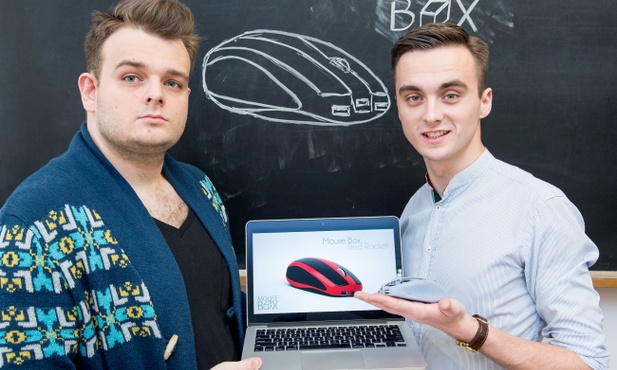 Zamknęli komputer w myszce