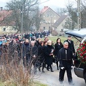 Trzy pokolenia wiernych parafian to tysiące chrztów, małżeństw  i pogrzebów. Nikt w tym tłumie nie był dla ks. Molendy anonimowy. On wszystkich znał osobiście