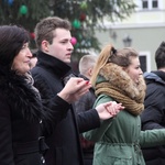 Polonez maturzystów na łowickim rynku